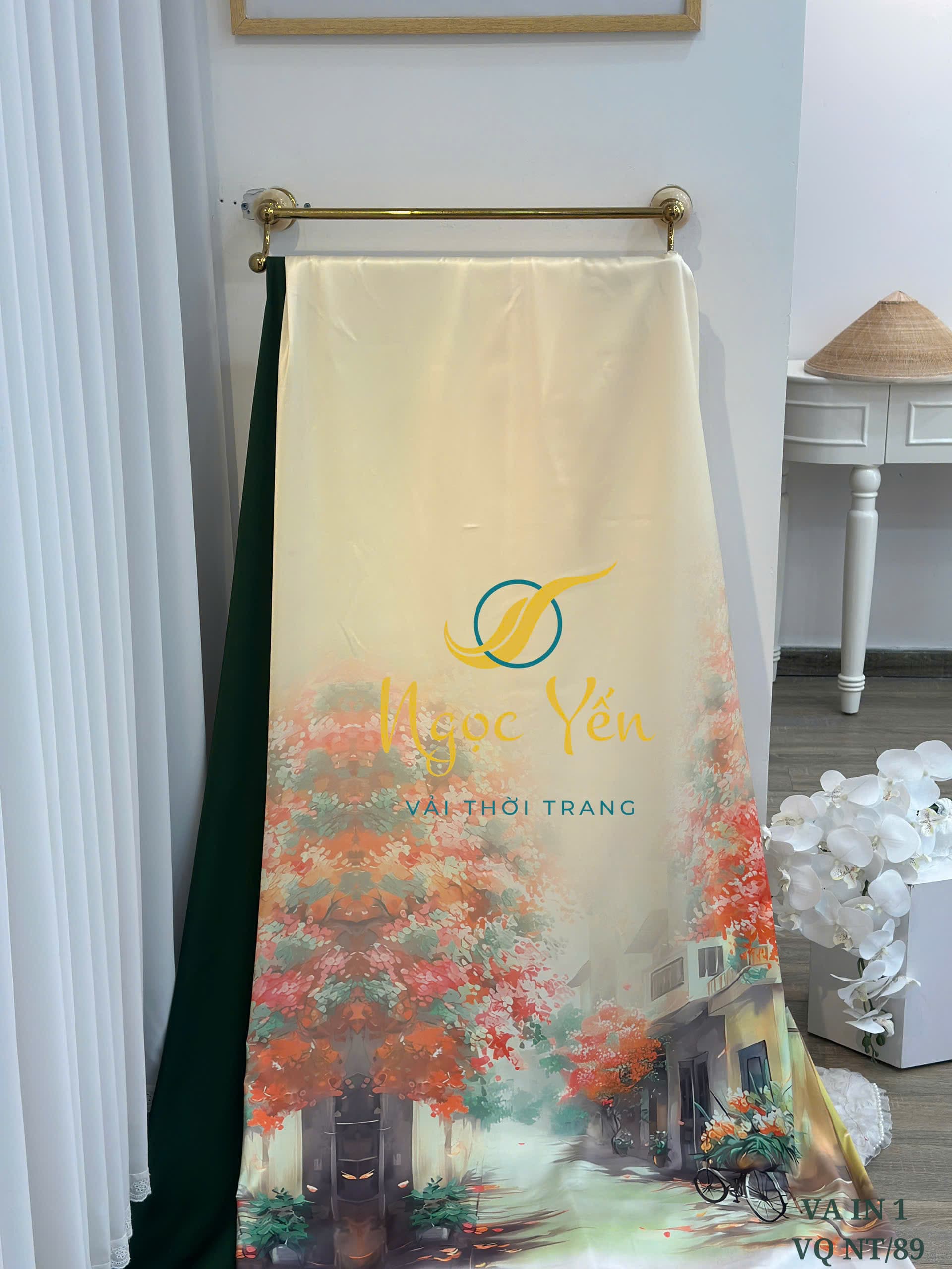 VA IN 1-Vải áo dài lụa họa tiết phố cổ vàng