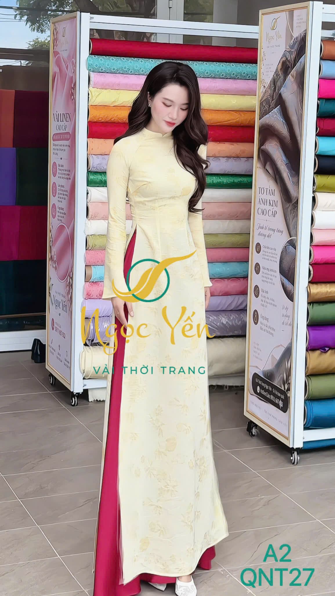 A2-Áo dài lụa cổ trụ, tay dài hoa vàng