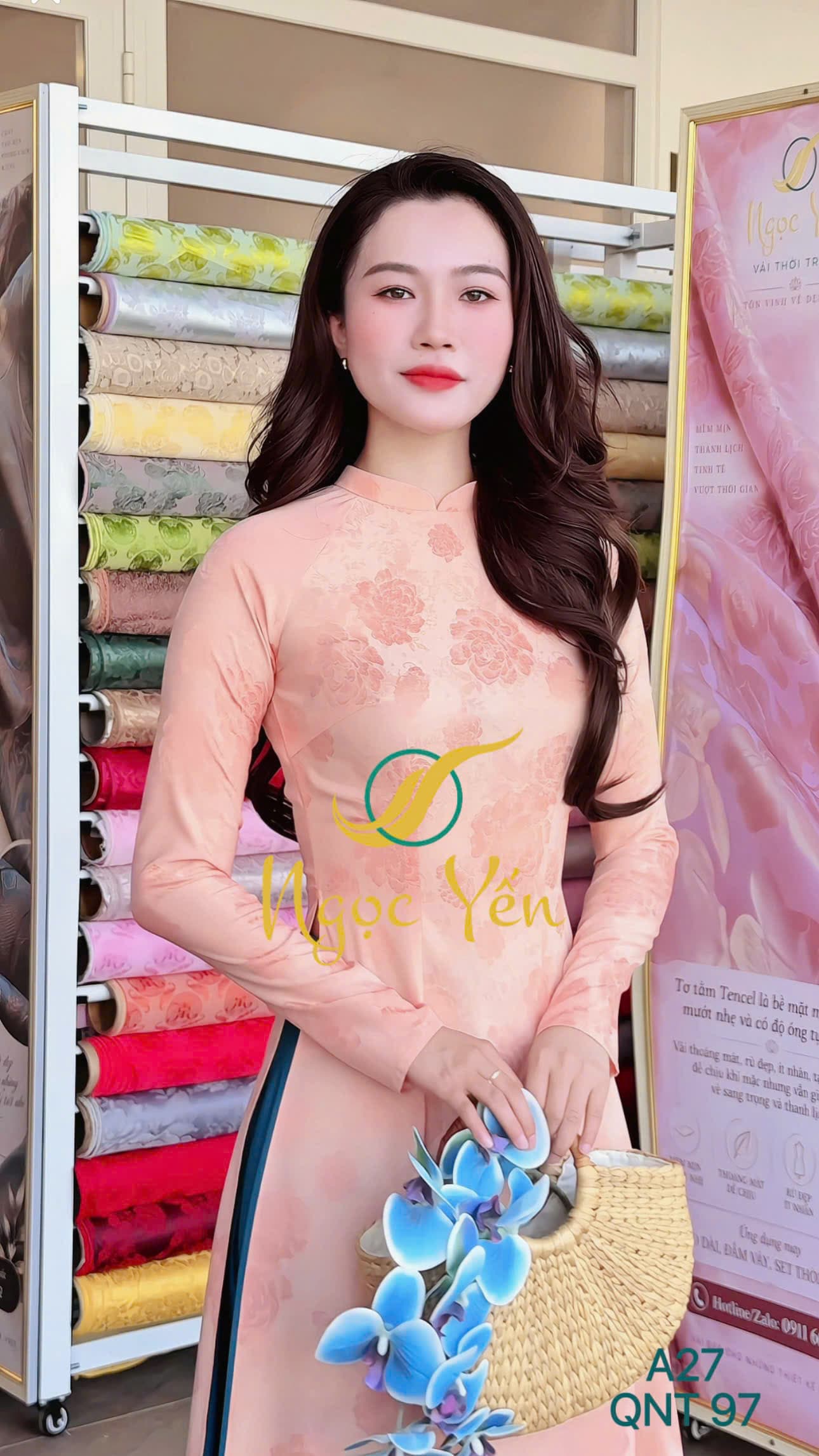 A27-Áo dài lụa cổ trụ, tay dài hoa cam sữa