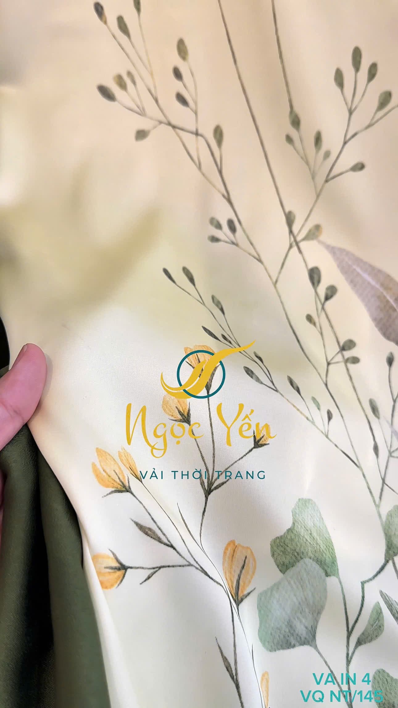 VA IN 4-Vải áo dài lụa in họa tiết hoa màu vàng