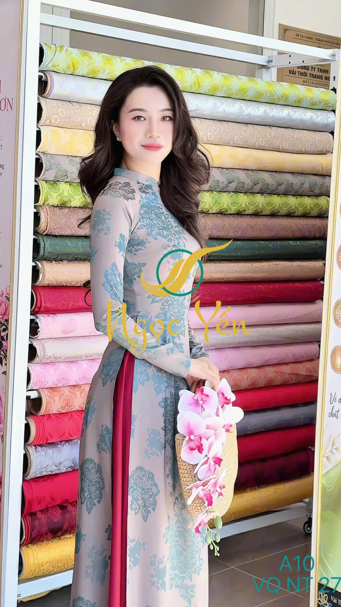 A10-Áo dài lụa gấm hoa cổ trụ, tay dài xanh