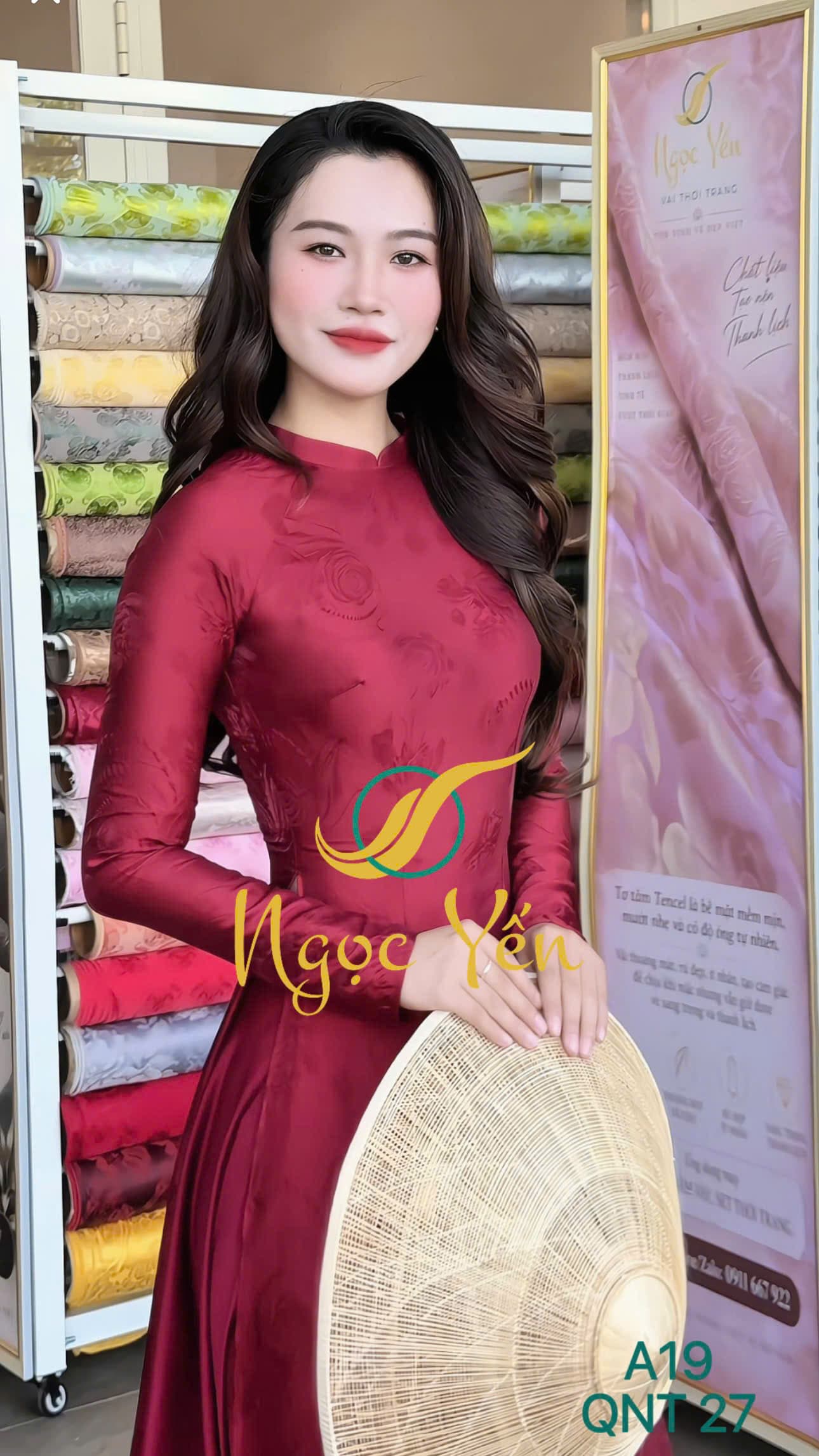 A19-Áo dài lụa cổ trụ, tay dài hoa ẩn đỏ